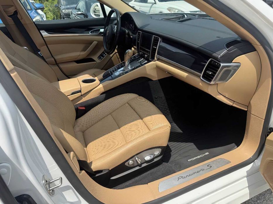 Porsche Panamera      2015