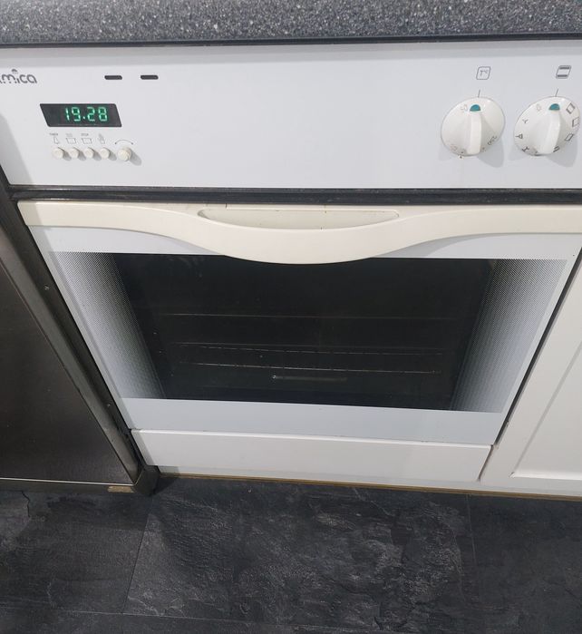 Piekarnik Amica biały