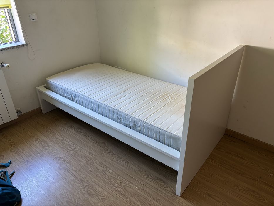 Cama e colchão 85x195