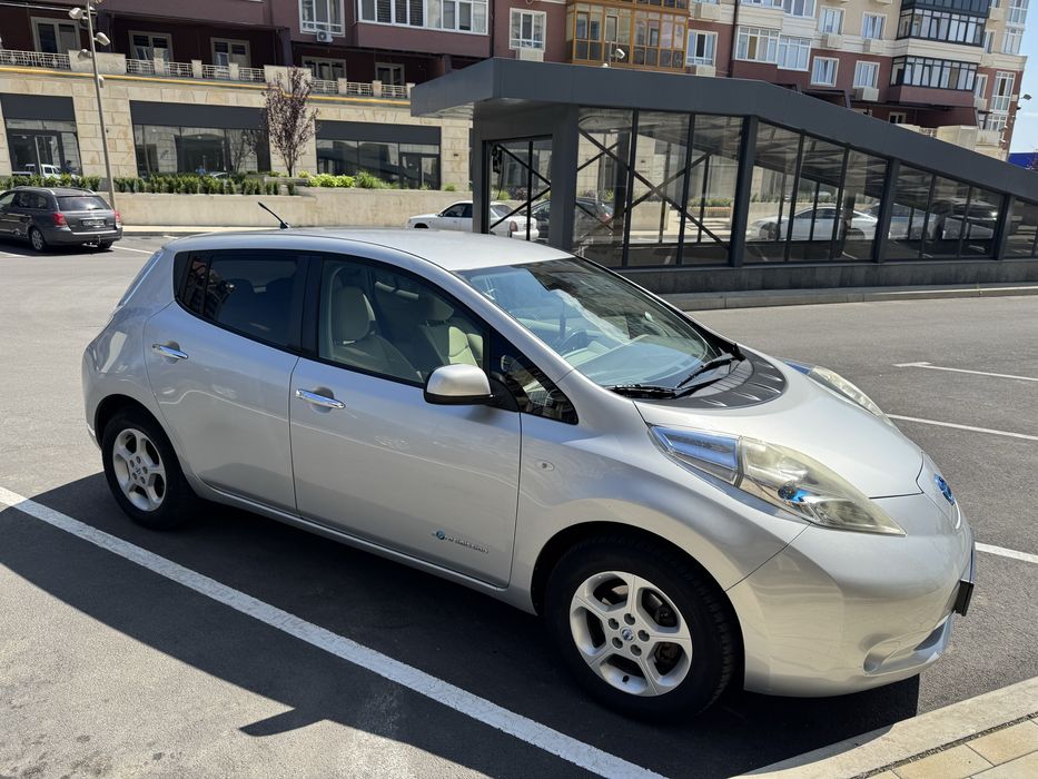 Продам Nissan Leaf