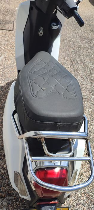 Vendo ou troco Scooter de 2016 de 70cc 2T aceito troca carro ou mota mesmo avariad ou c danos