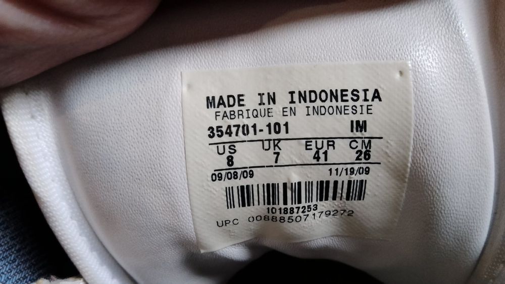 Кросівки NIKE кожзам 41р білі вживані