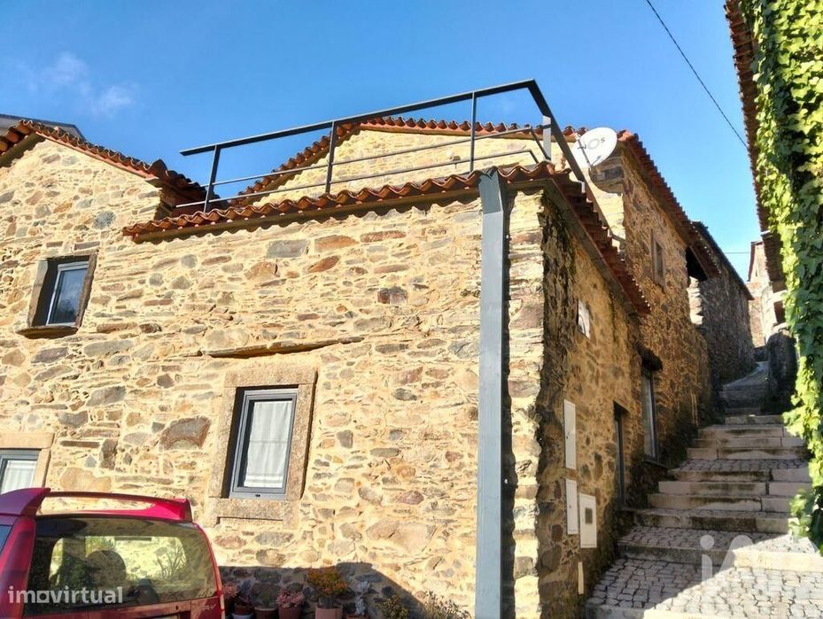 Casa de Campo T2 em Castanheira de Pêra e Coentral de 68 m2
