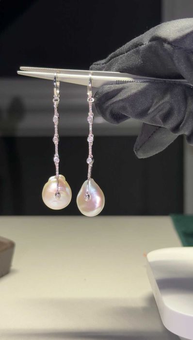 кулон та сережки з білого золота з діамантами та перлинами