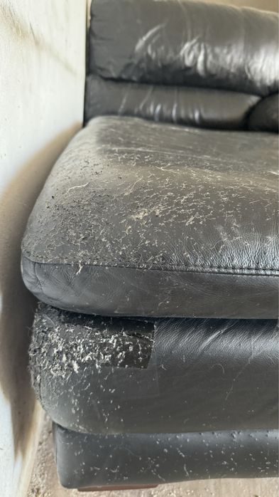 Sofa com chaise longue em pele para recuperar