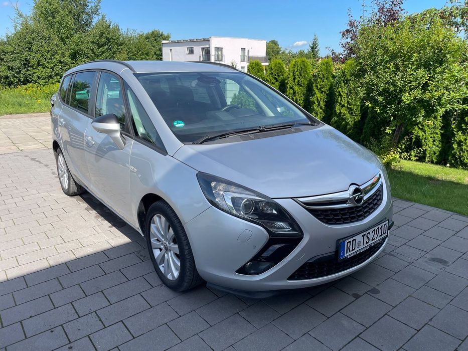 Opel Zafira Zafira w b.dobrym stanie od pierwszego właściciela.