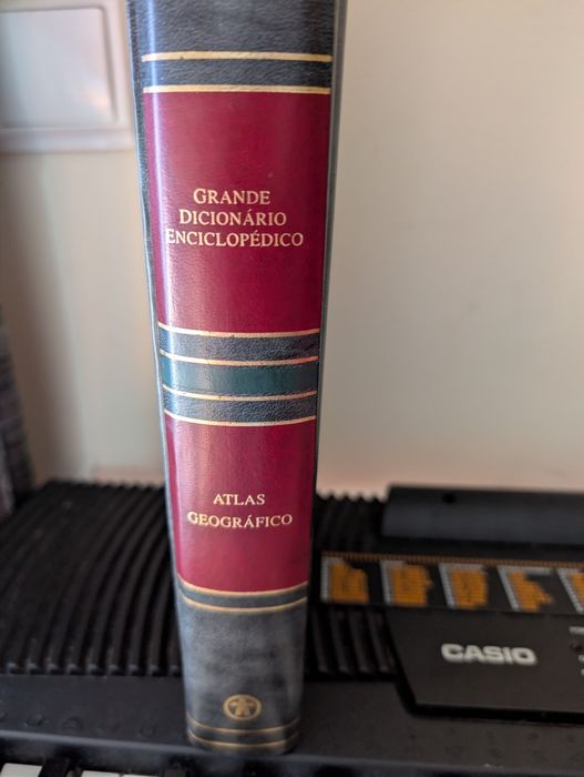 Grande Dicionário Enciclopédico - Atlas Geográfico
