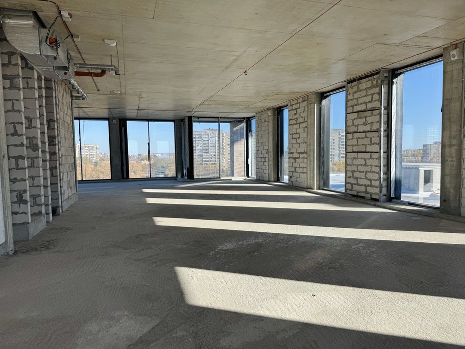 Офіси від 650 (м2) Біля Озера Преміум Рівня