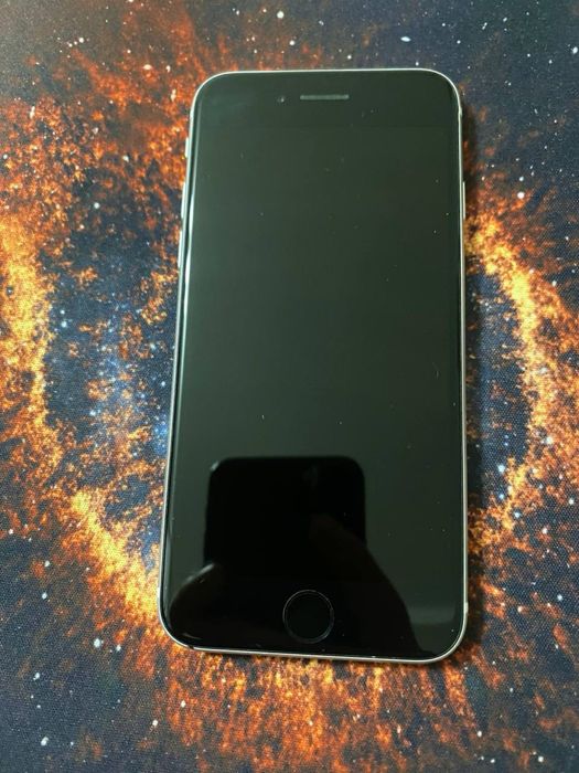 Продам б/у айфон SE2!