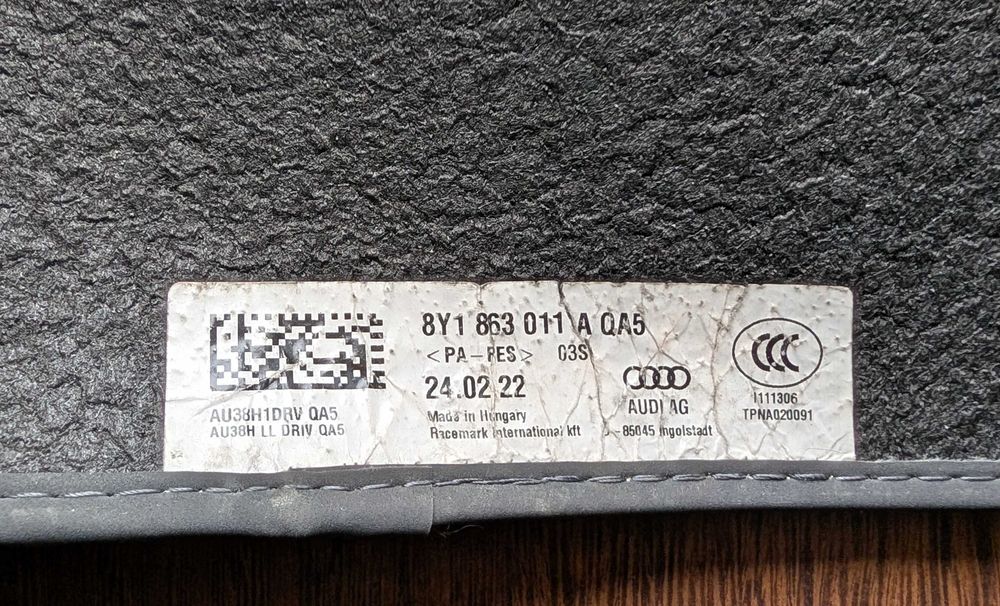 Tapetes Originais Audi A3 8Y (2020+) — Conjunto ou Par