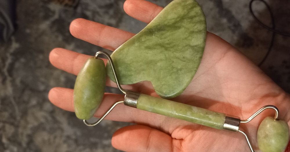 Масажер для обличчя + скребок гуаша  з натурального каменю