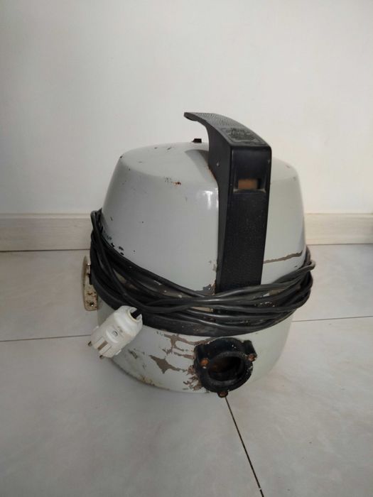 Пылесос СССР Вихрь 8А без насадок порохотяг пилосмок