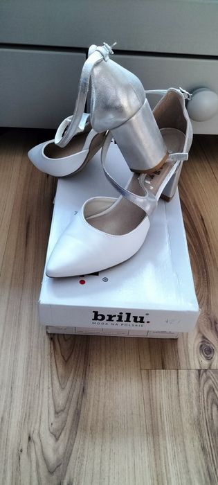 Buty ślubne Brillu czółenka na słupku rozm 39