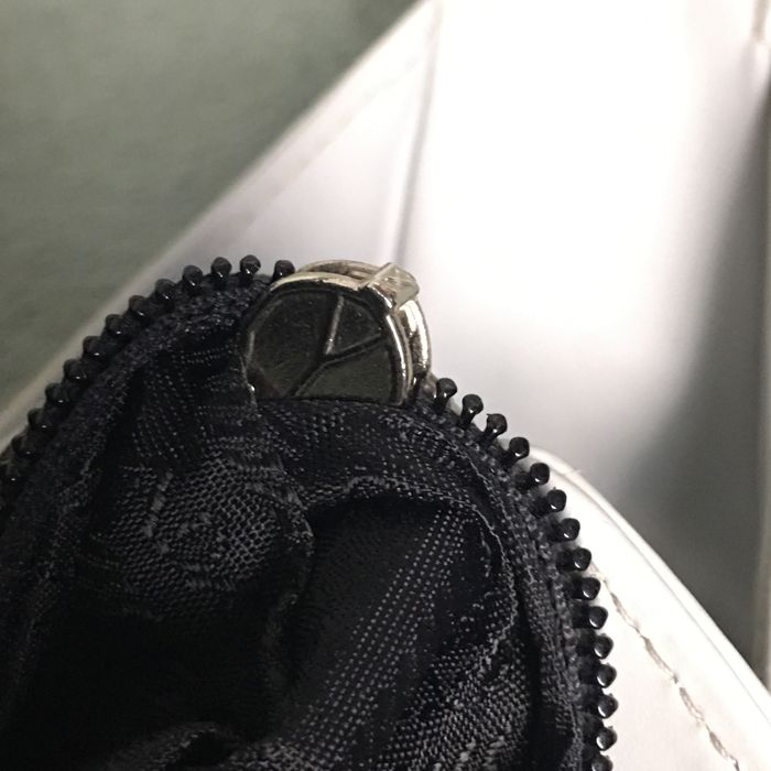Сумка шкіряна багет Prada сіра