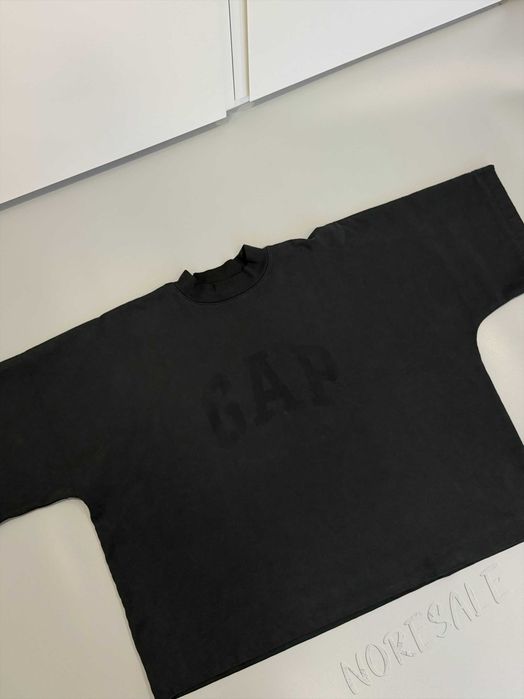 Футболка Yeezy Gap Engineered by Balenciaga