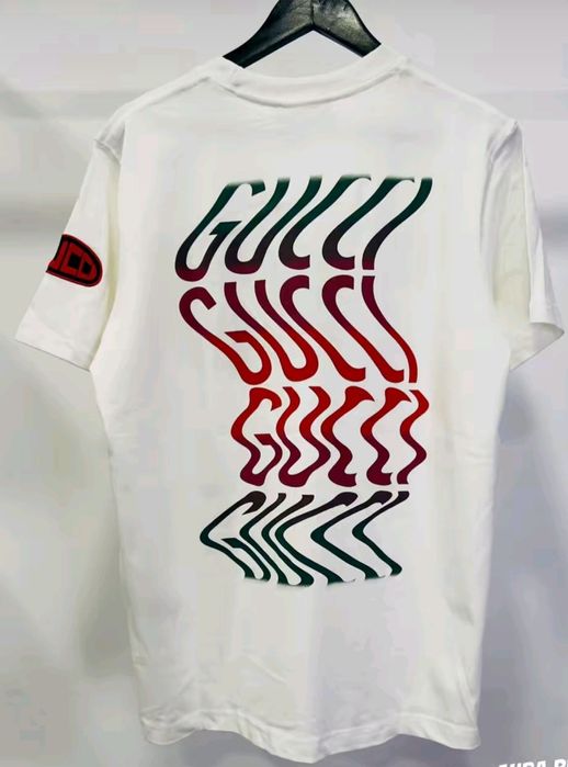 Camisolas da cor preto e branco da marca gucci varios tamanhos