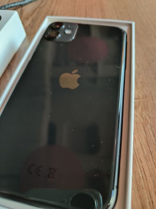 iPhone 11 black 64Gb