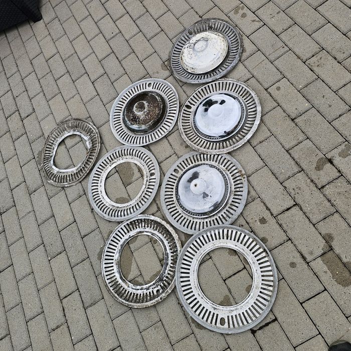 Warszawa 223/224   5kołpaki  metalowe plus 8szt ozdobnych do samochodu
