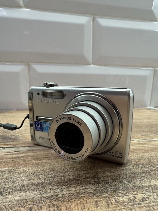 Продам цифровий фотоаппарат OLIMPUS FE-340