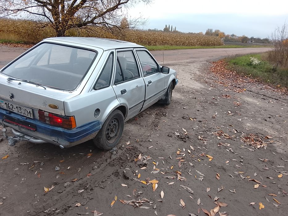 автомобіль форд ескорт