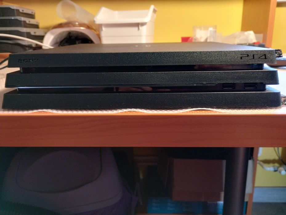 PlayStation 4 Pro 1TB + pad + okablowanie | po serwisie | PTM