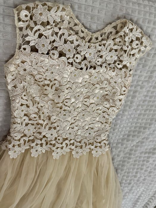 Сукня вечірня бежевого кольору