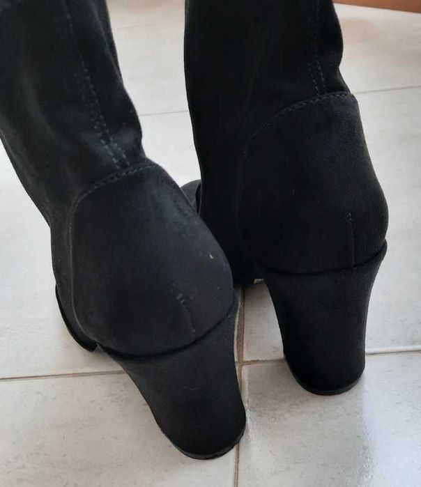 Botas em camurça preta SCHUTZ