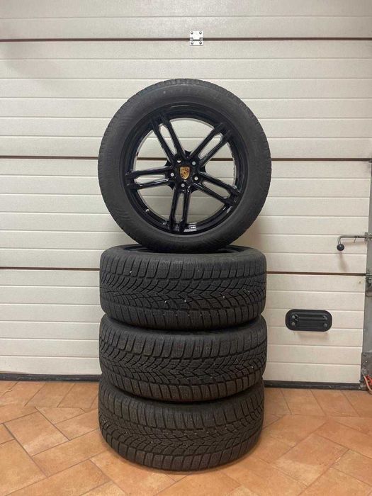 Колёса с оригинальными дисками и зимней резиной на Порше Макан 19 R