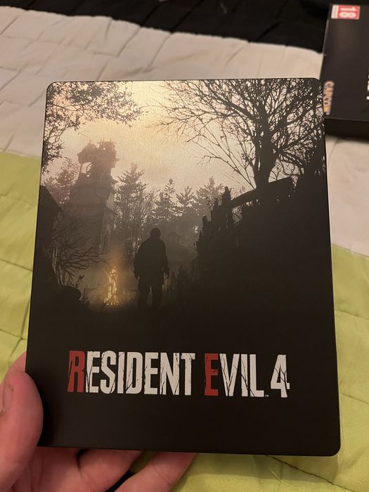 Edição especial capa metálica Resident Evil 4  PS5