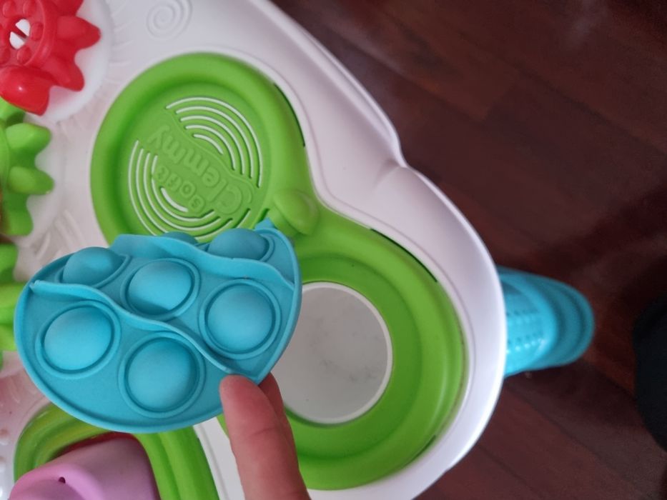 Mesa sensorial de atividades da Clementoni
