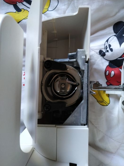 Máquina de costura portátil Jata
