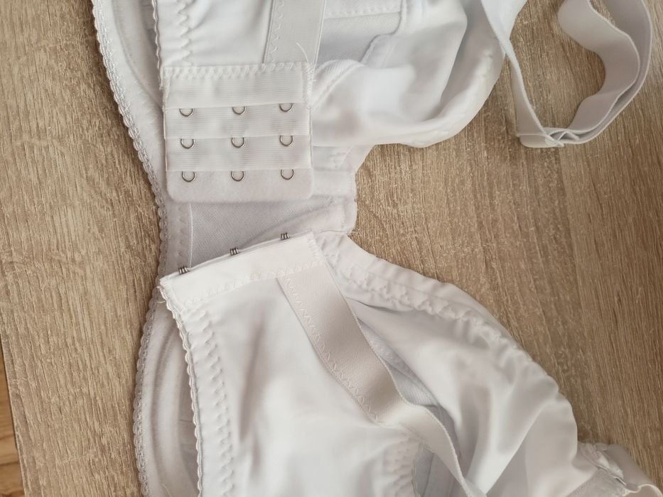 Biustonosz biały 85E