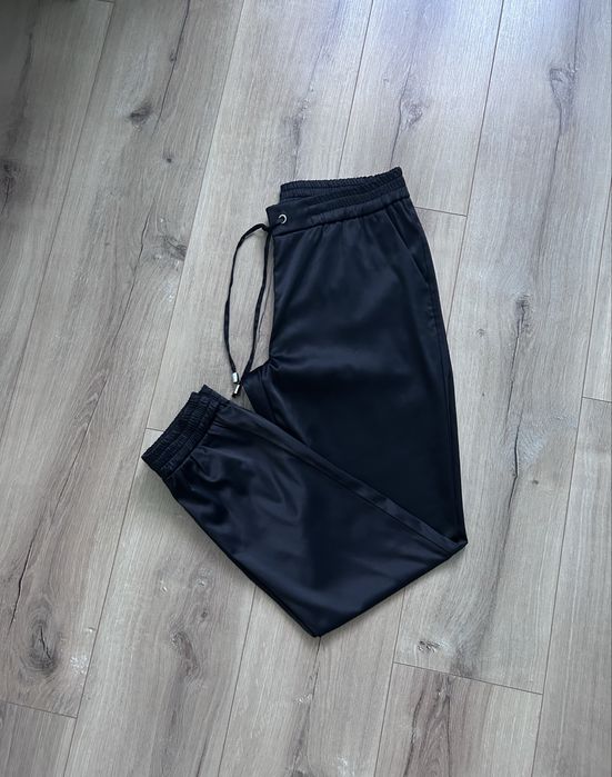 Czarne spodnie joggery damskie imitacja skóry rozmiar M