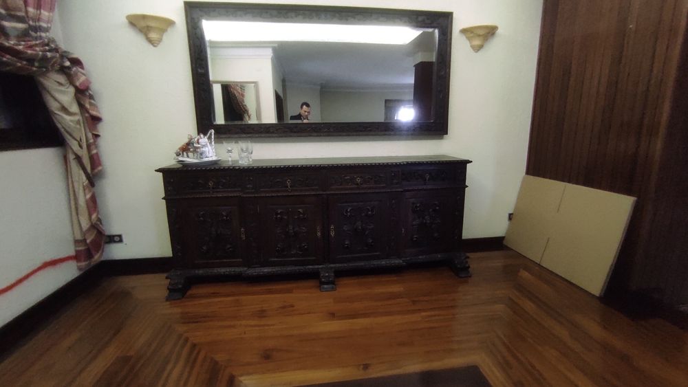 Cadeiras mesa e móveis sala vintage