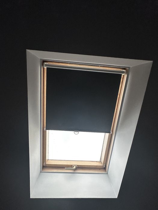 Сонцезахисна шторка на мансардне вікно 40х60 см