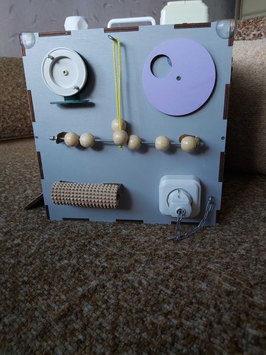 Продам Бізікуб для розвитку дрібної моторики