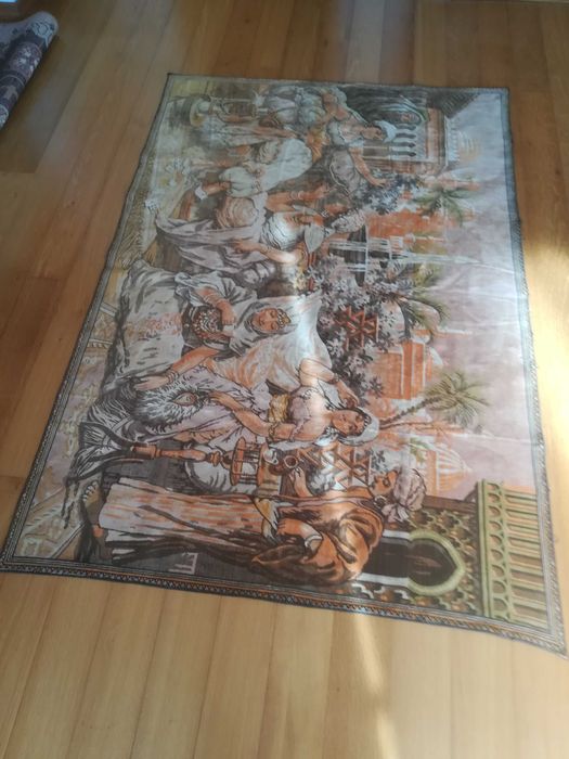 Tapeçaria decorativa mais 100 anos, com 128 cm X 188 cm.