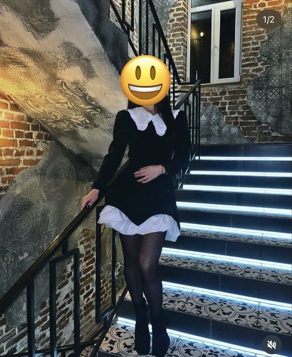 Сукня чорна з білим знімним коміром