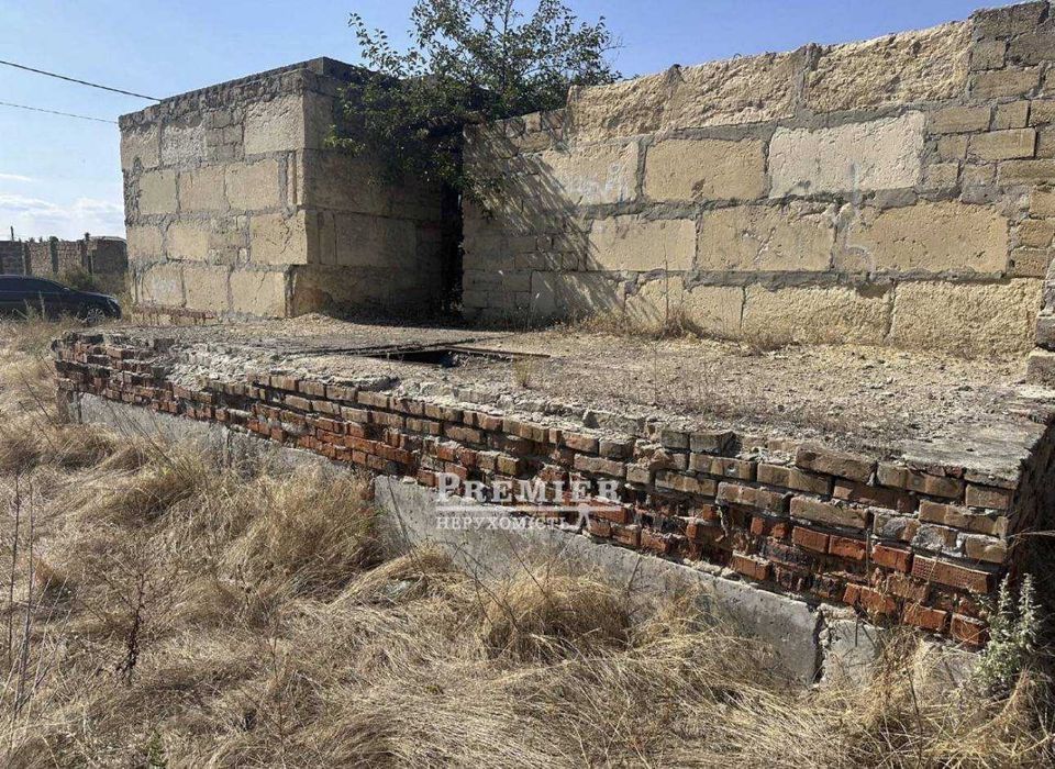 До продажу будинок у стані незавершеного будівництва