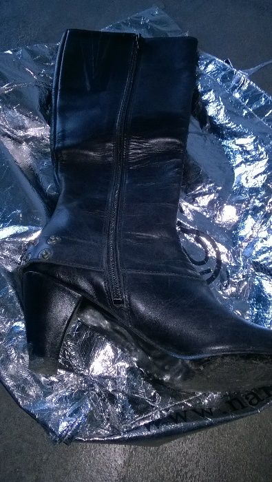 Botas em pele de cano alto nº 35