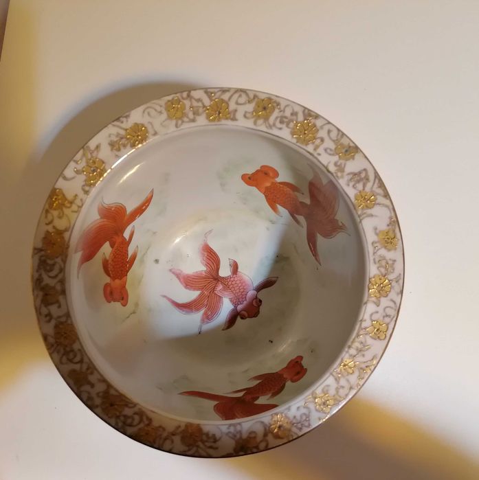 Vaso em cerâmica Chinesa antigo, motivos florais e dourados