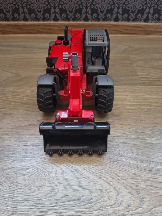 Іграшковий елескопічний навантажувач Bruder Manitou MLT 633