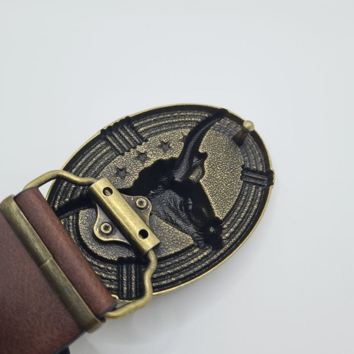 Kowbojski pasek z klamrą z motywem głowy byka