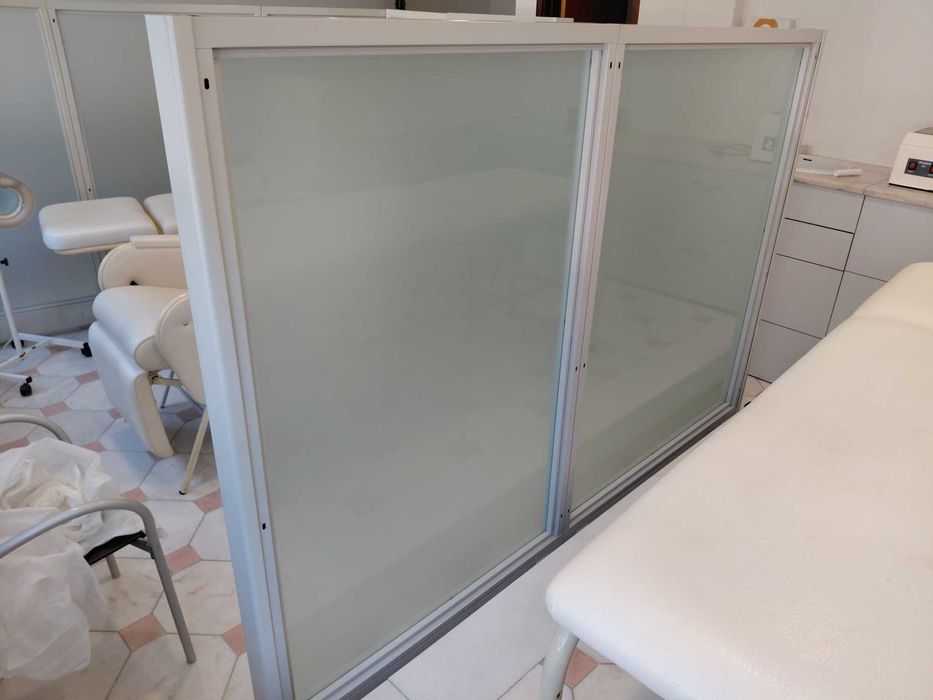 Biombos/Painéis de Vidro com caixilho de Metal - zonas de trabalho