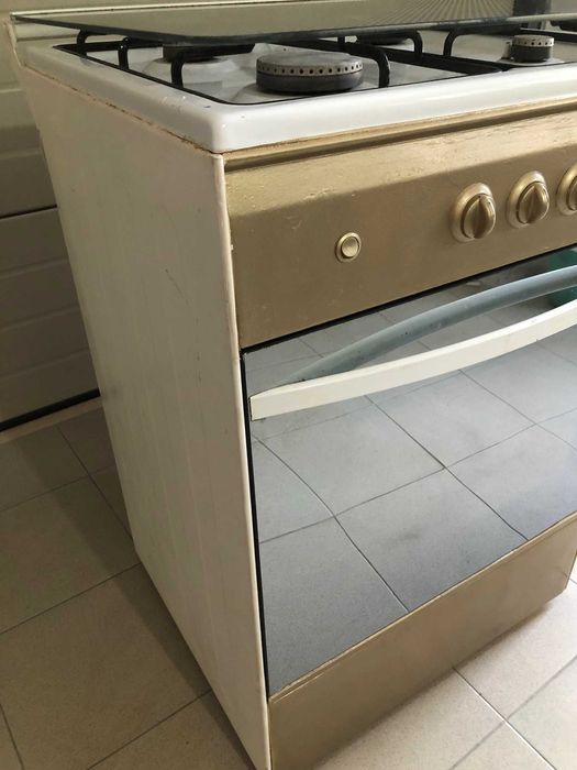 Fogão 4 queimadores e forno a gás