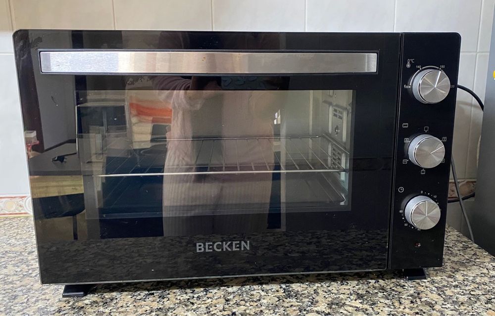 Eletrodomesticos, placa vitroceramica, forno, maquinar de lavar roupa.