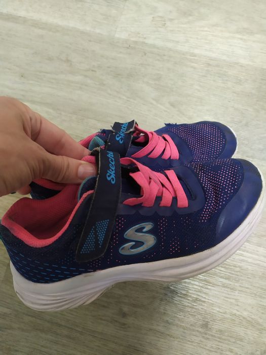 Кросівки дівчинці Skechers 31 розмір дефекти