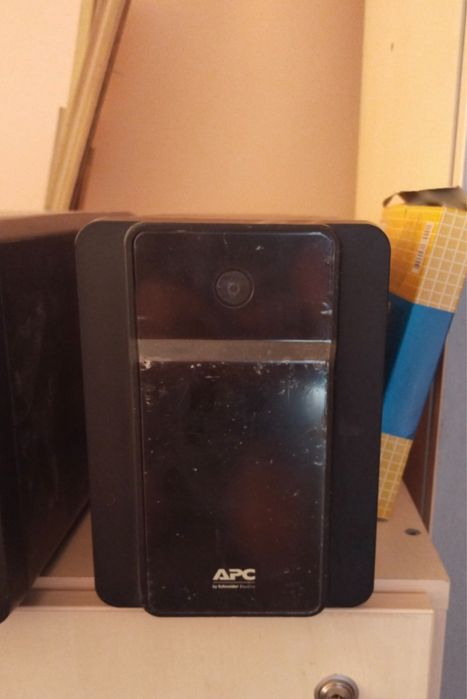 Бесперебойник APC 1600VA, 900W