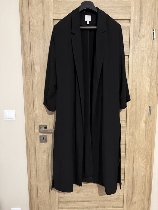Czarna długa narzutka H&M 44