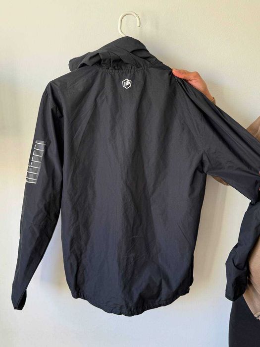 Corta-vento New Balance em perfeitas condições, como novo